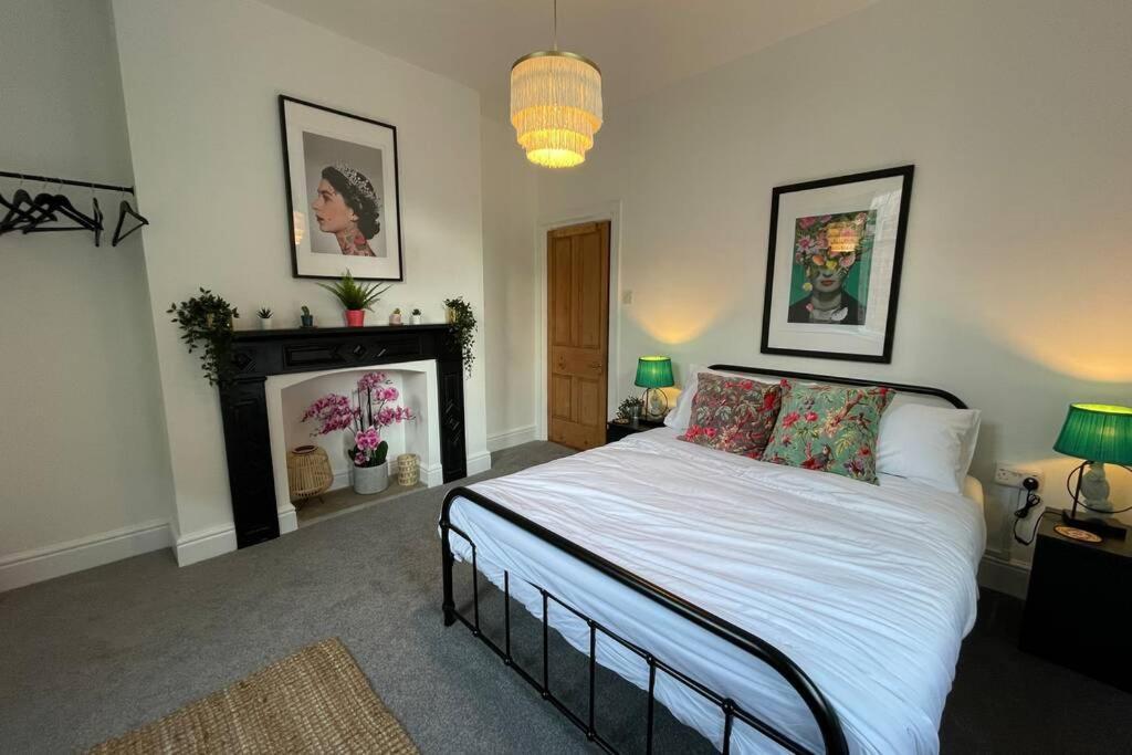 Boutique City Centre Apartment With Parking Chester Exterior foto